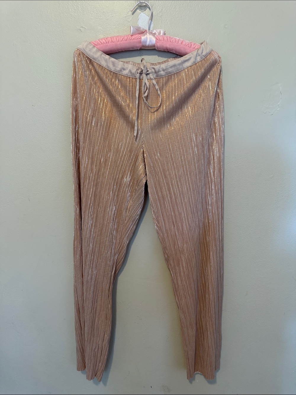 Victoria's Secret Pleated Lounge Joggers in Blush Gold